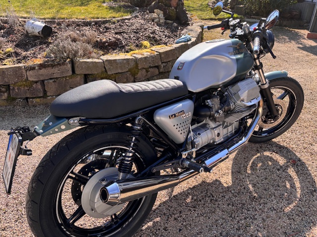 Perfektion bis ins Detail: Individuelle Motorradsitzbank für Moto Guzzi