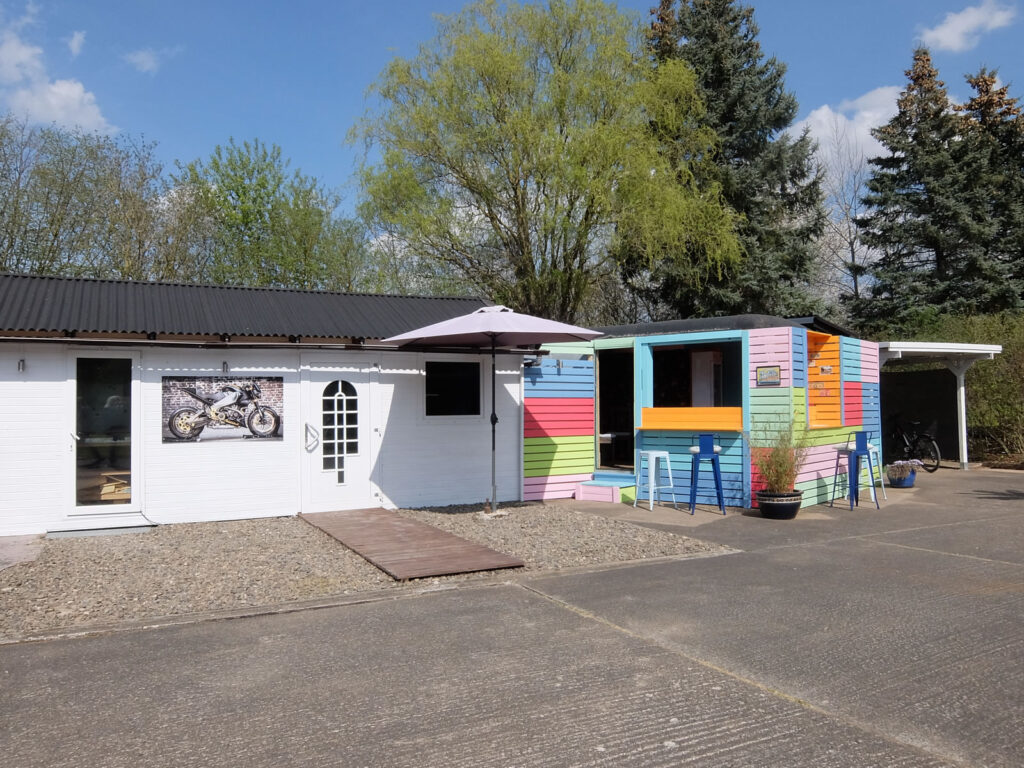 Karibische Snackbar mit Anbau