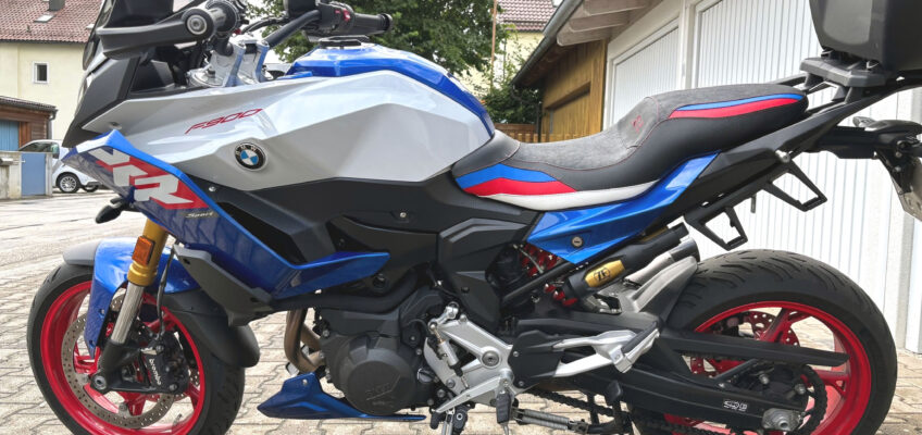 Kundenfoto BMW F900XR mit der neuen Bikepolster Sitzbank